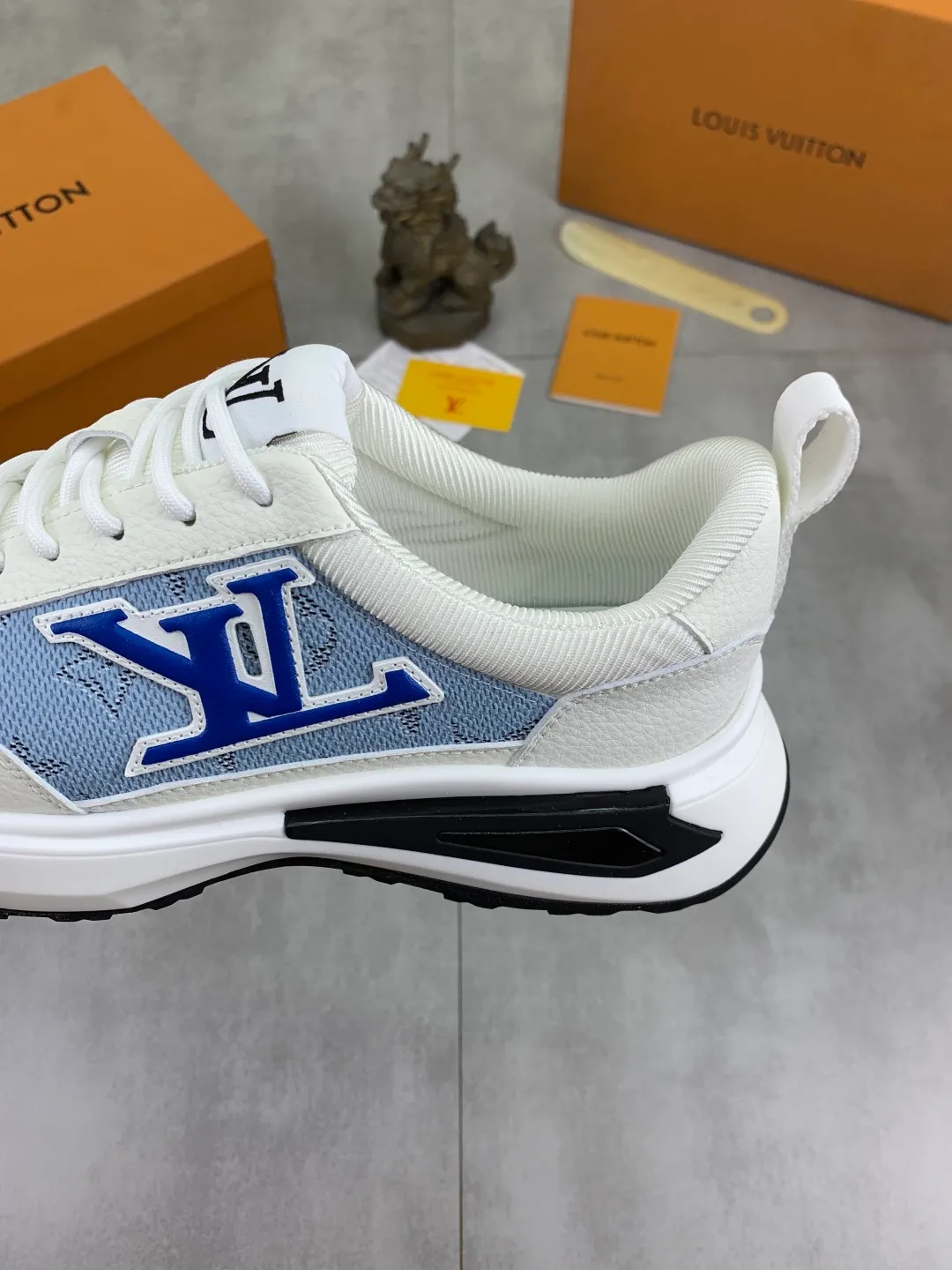 Men's shoes 💰P460 💰 [New model] 🆘 The latest model from LV official website 🎁 Casual and fashionable men's shoes 👟 Hot style 💥 Simple and elegant style, exclusive for trendy men. Unique latest brand elements from the official website 👑 Original decoration, fashionable and generous, the fabric is made of original calfskin ➕ Comfortable and breathable mesh lining ➕ Pigskin lining ✅The official website specifies wear-resistant casual outsole, the classic model is taken in real life🎬Color: 3️⃣colors available😍Number of codes: 38-44 (45 46 customized)